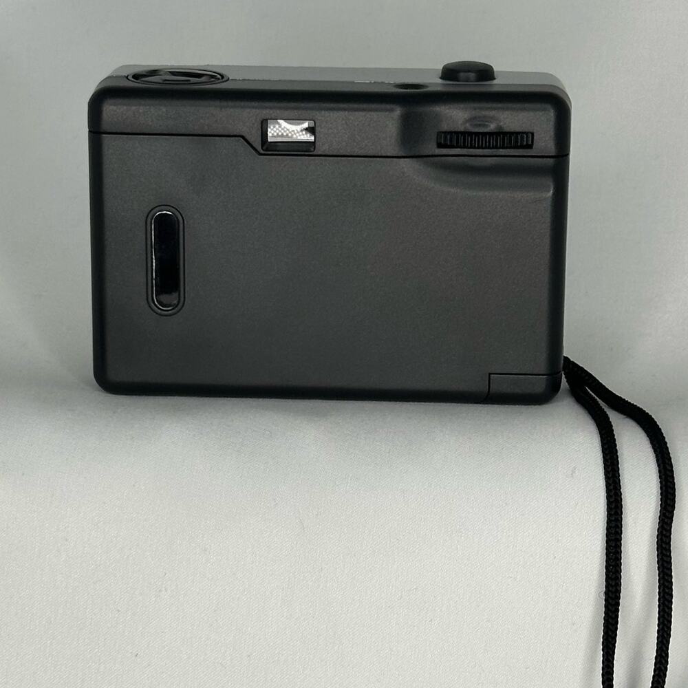Vintage Bell + Howell Focus Free 28mm Lens 35mm Film Camera With Case - Picture 2 of 7